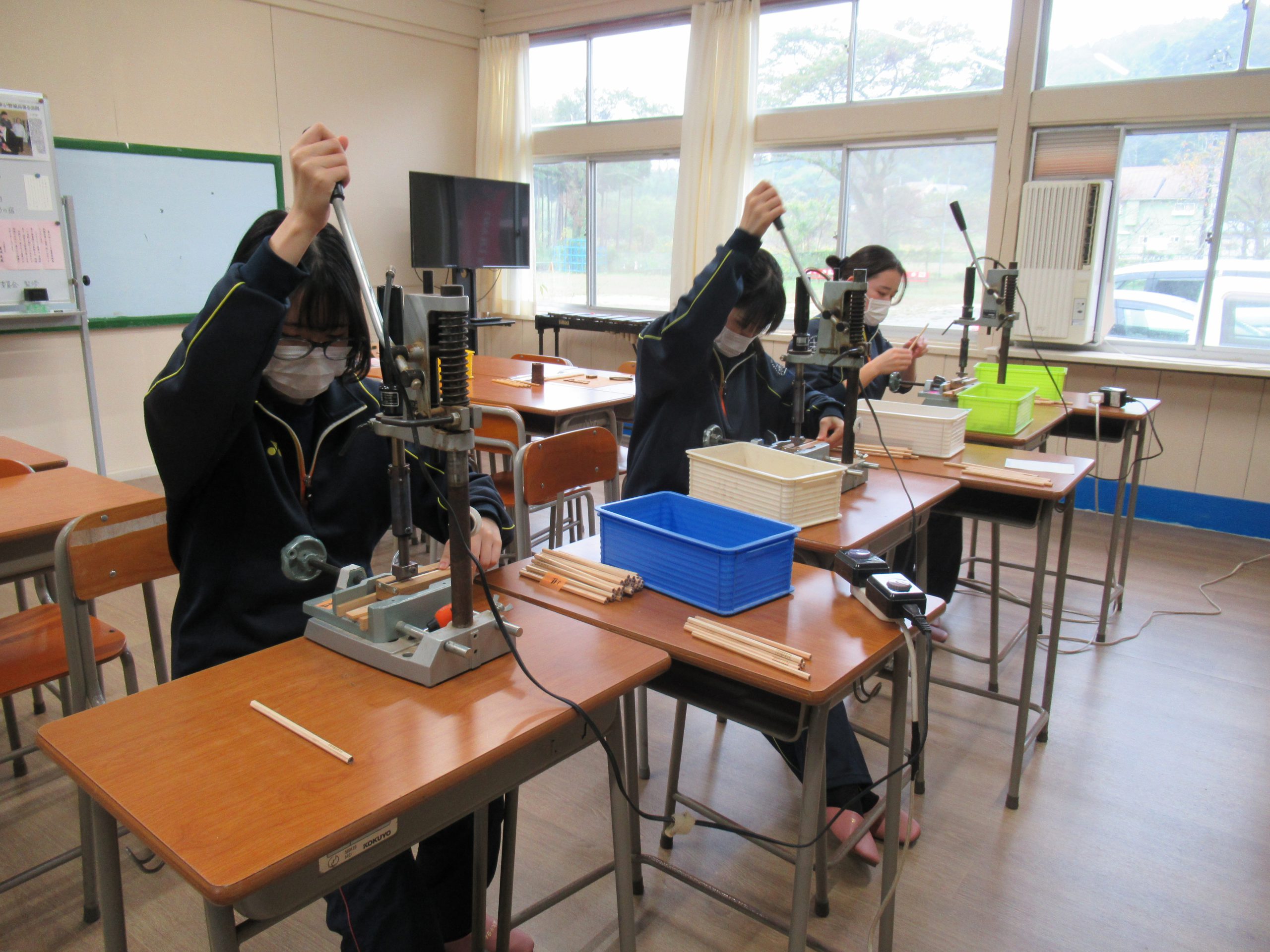 【年度テーマ】Ｆのえんぴつ・Ｆのピンバッジ　休校の想いを未来へ