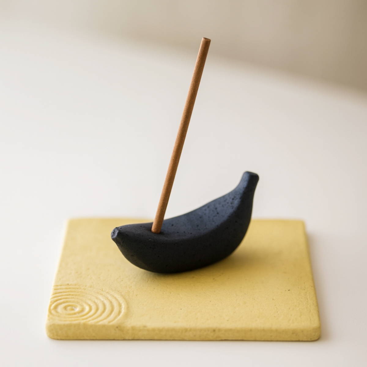 【自由テーマ】BANANA BLACK｜Smoke（お香立て）