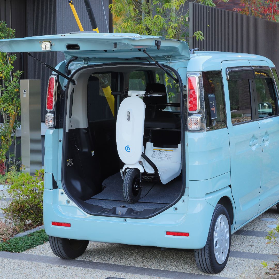 【自由テーマ】歩行領域エレクトリックビークル（EV）「Comove」