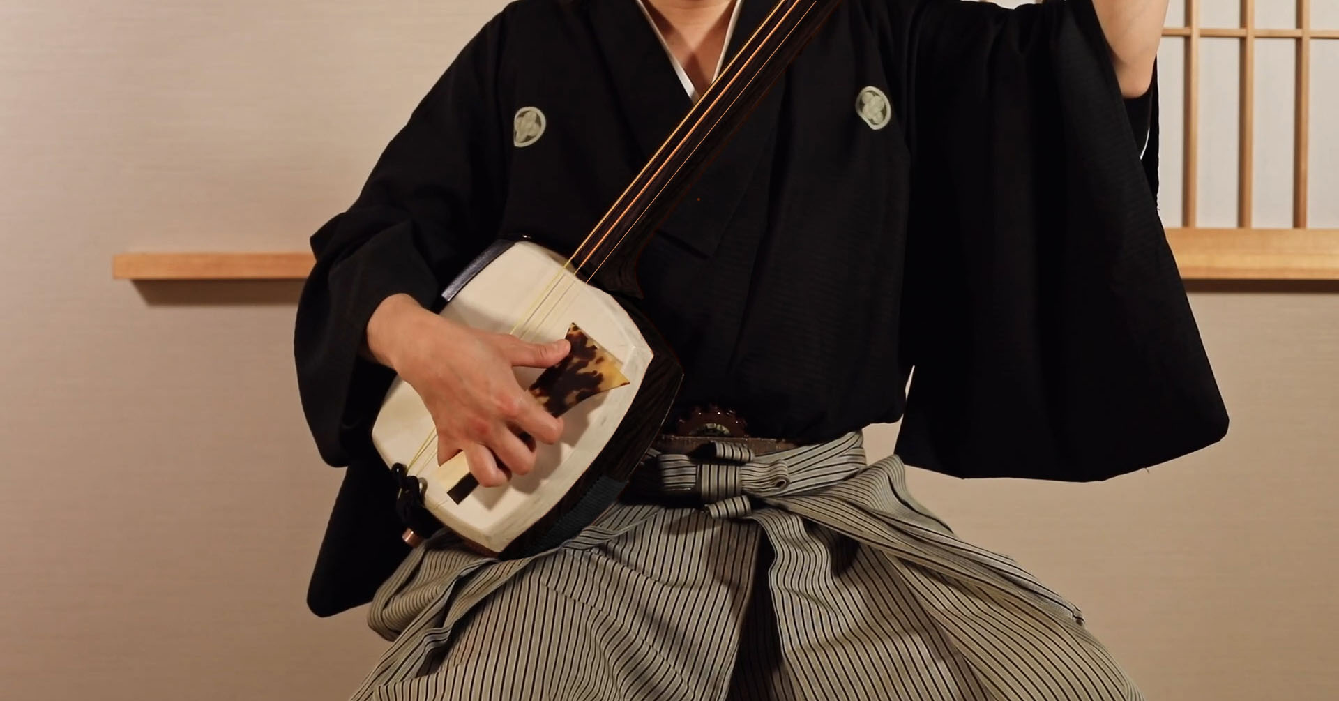 【自由テーマ】個体数調整されたニホンジカ皮から作られた鹿皮の羊皮紙「鹿皮紙」